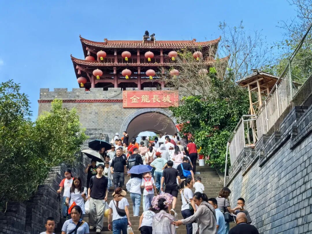 省尊龙凯时集团领导带队开展国庆、中秋“双节”安全检查并看望慰问一线干部职工