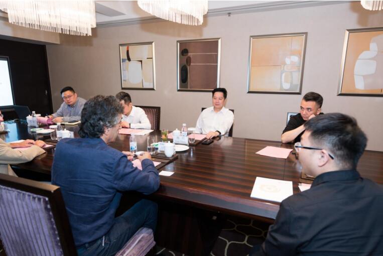 集团党委副书记、副董事长、总经理杨川会见维尼奥拉艺术研究中心创始人皮耶罗·洛卡瑟卡教授一行