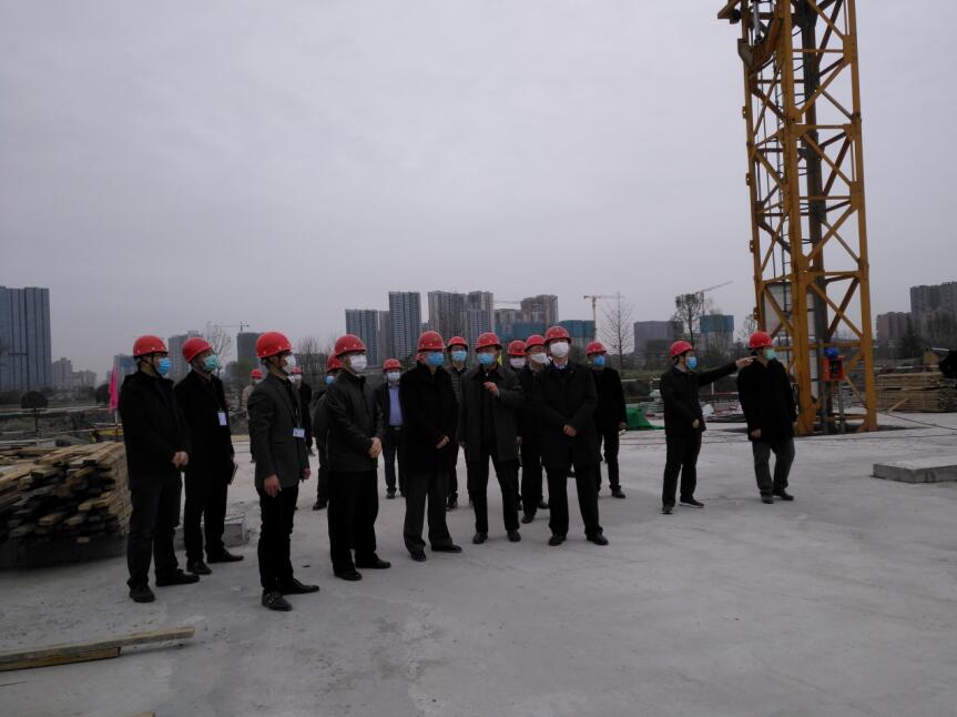 尊龙凯时集团党委书记、董事长任丁率队 赴金牛宾馆检查工程复工工作