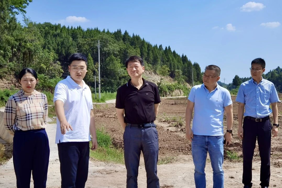 省尊龙凯时集团党委书记、董事长任丁率队赴巴中南充两地开展帮扶工作