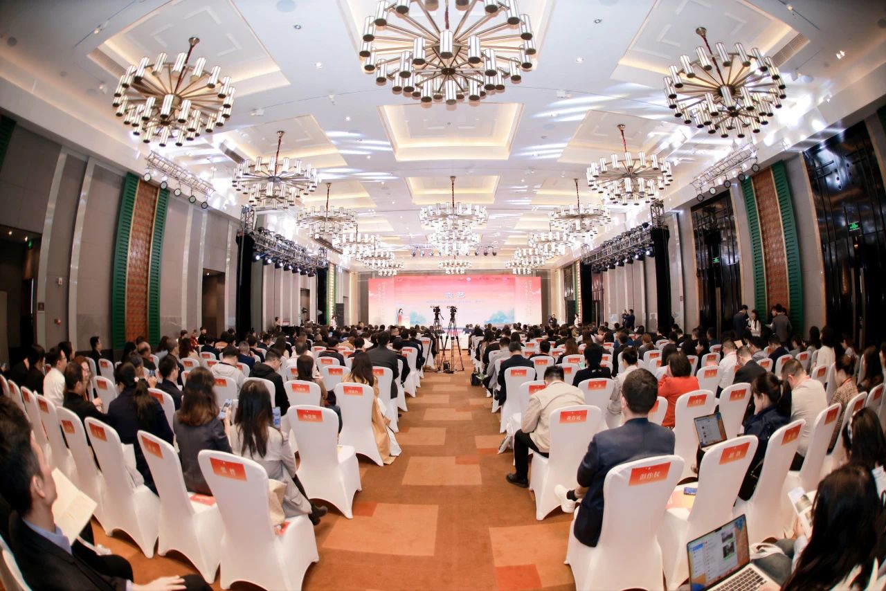 川渝文化旅游企业联盟、四川省文化旅游企业联盟2023年会在蓉开幕 游勇主持活动开幕式